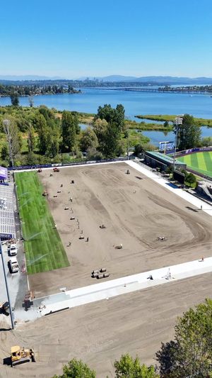 Video post by @UWAthletics on Twitter