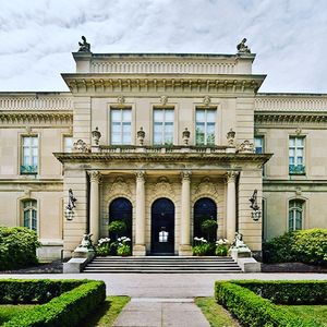 Image post by @newport.mansions on Instagram