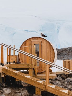 Image post by @white.desert.antarctica on Instagram