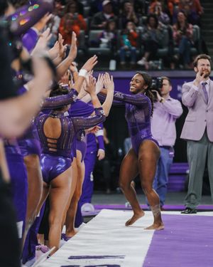 Image post by @ClemsonGym on Twitter