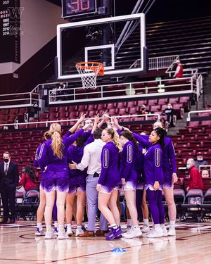 Image post by @uw_wbb on Instagram