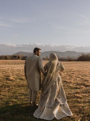 Image post by @thismodernlovephoto on Instagram