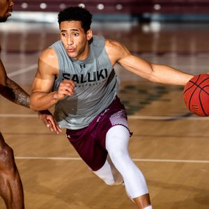 Image post by @siu_basketball on Instagram