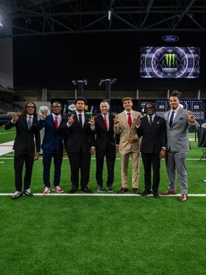 Image post by @uhcougarfb on Instagram