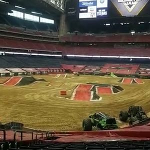 Image post by @monstertruckdaily on Instagram