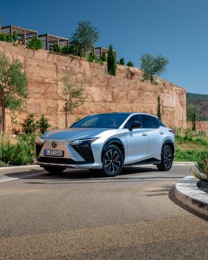 Image post by @discoverlexus on Instagram