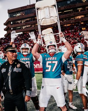 Image post by @unmlobofb on Instagram