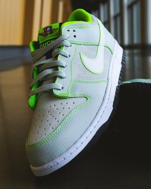 Image post by @sneakernews on Instagram