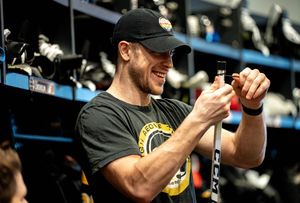 Image post by @NHLBruins on Twitter