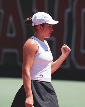 Image post by @ou_wtennis on Instagram