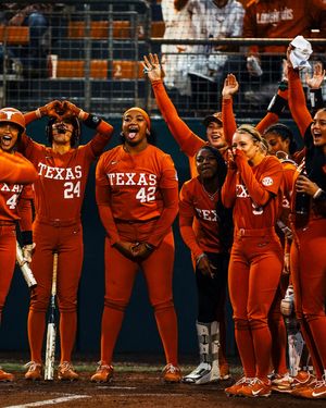 Image post by @texassoftball on Instagram