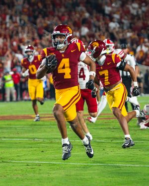Image post by @uscfb on Instagram