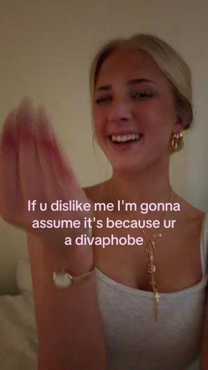 Video post by @theelliebarker on TikTok
