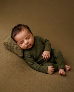 Image post by @newbornbabyphotographystudio on Instagram