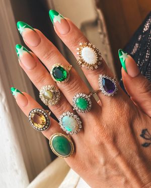 Image post by @maejeanvintage on Instagram