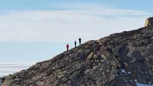 Image post by @white.desert.antarctica on Instagram