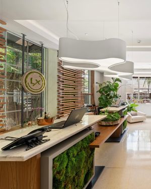 Image post by @lennoxhotelmiamibeach on Instagram