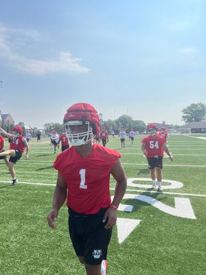 Image post by @washufootball on Twitter