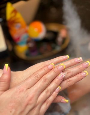 Image post by @exonailbar on Facebook