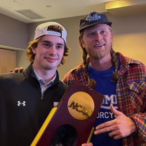 Image post by @du_hockey on Instagram