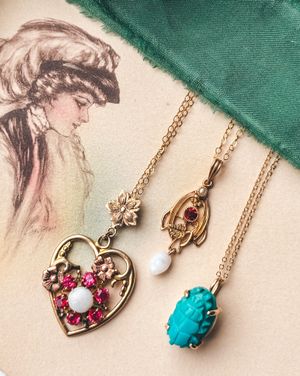 Image post by @maejeanvintage on Instagram