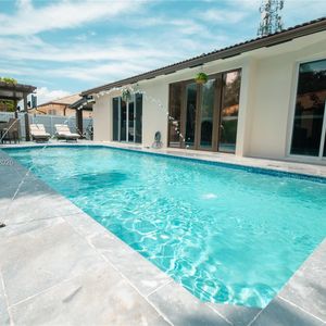 Image post by @ventasyrentasmiami on Instagram