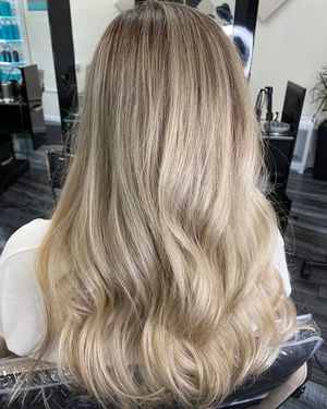 Image post by @OmbreSalonPV on Facebook