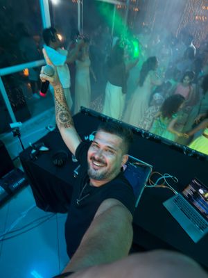 Image post by @carlinhosdj on Instagram