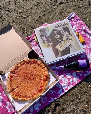 Image post by @pizzamammari on Instagram