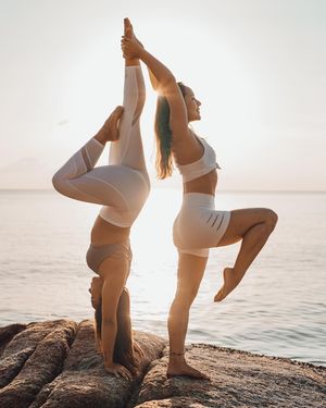 Image post by @jessicaleeyoga on Instagram