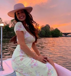 Image post by @retroboatrentalsatx on Facebook
