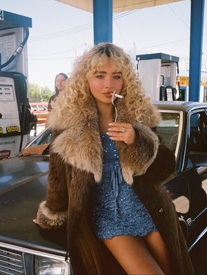 Image post by @slaybrinacarpenterr on Instagram