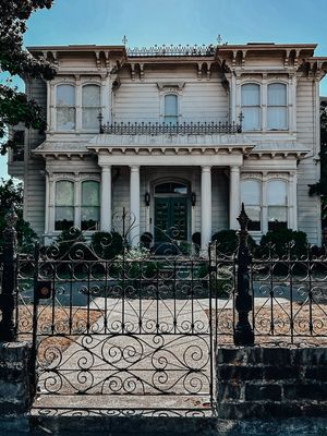 Image post by @lahistorygirl on Instagram