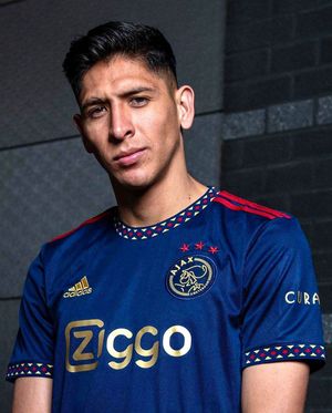 Image post by @soccerdotcom on Instagram