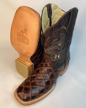 Image post by @RubioRanchwear on Facebook