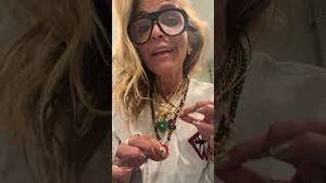 Video post by @shop.with.caroline on YouTube
