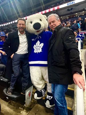 Image post by @CarltonTheBear on Twitter/X