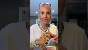 Video post by @shop.with.caroline on YouTube