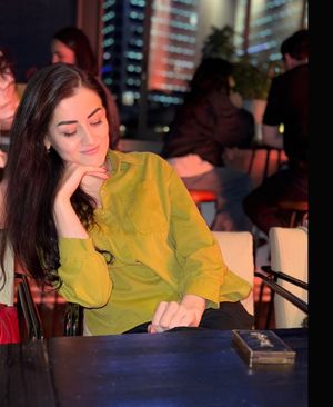 Image post by @zarinamunavarzadeh_official on Instagram