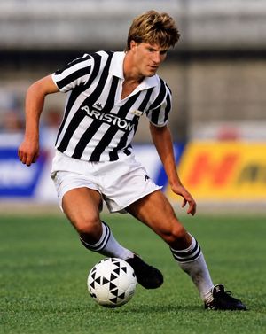 Image post by @retro_calcio on Instagram
