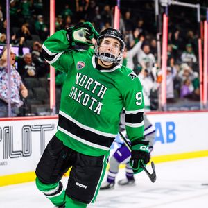 Image post by @undmhockey on Instagram