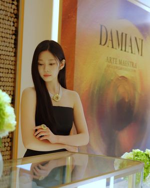 Image post by @harpersbazaarkorea on Instagram