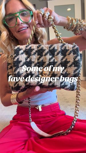 Video post by @shop.with.caroline on TikTok