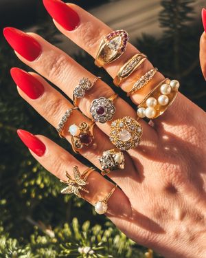 Image post by @maejeanvintage on Instagram