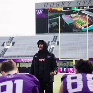 Image post by @UW_Football on Twitter
