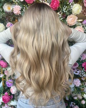 Image post by @enjoyhairstyling.aalen on Instagram
