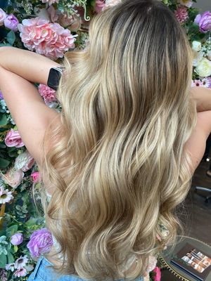 Image post by @enjoyhairstyling.aalen on Instagram