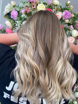 Image post by @enjoyhairstyling.aalen on Instagram