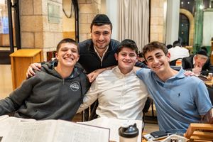 Image post by @aish_efg_men on Instagram