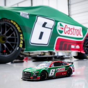 Image post by @castrolusa on Instagram
